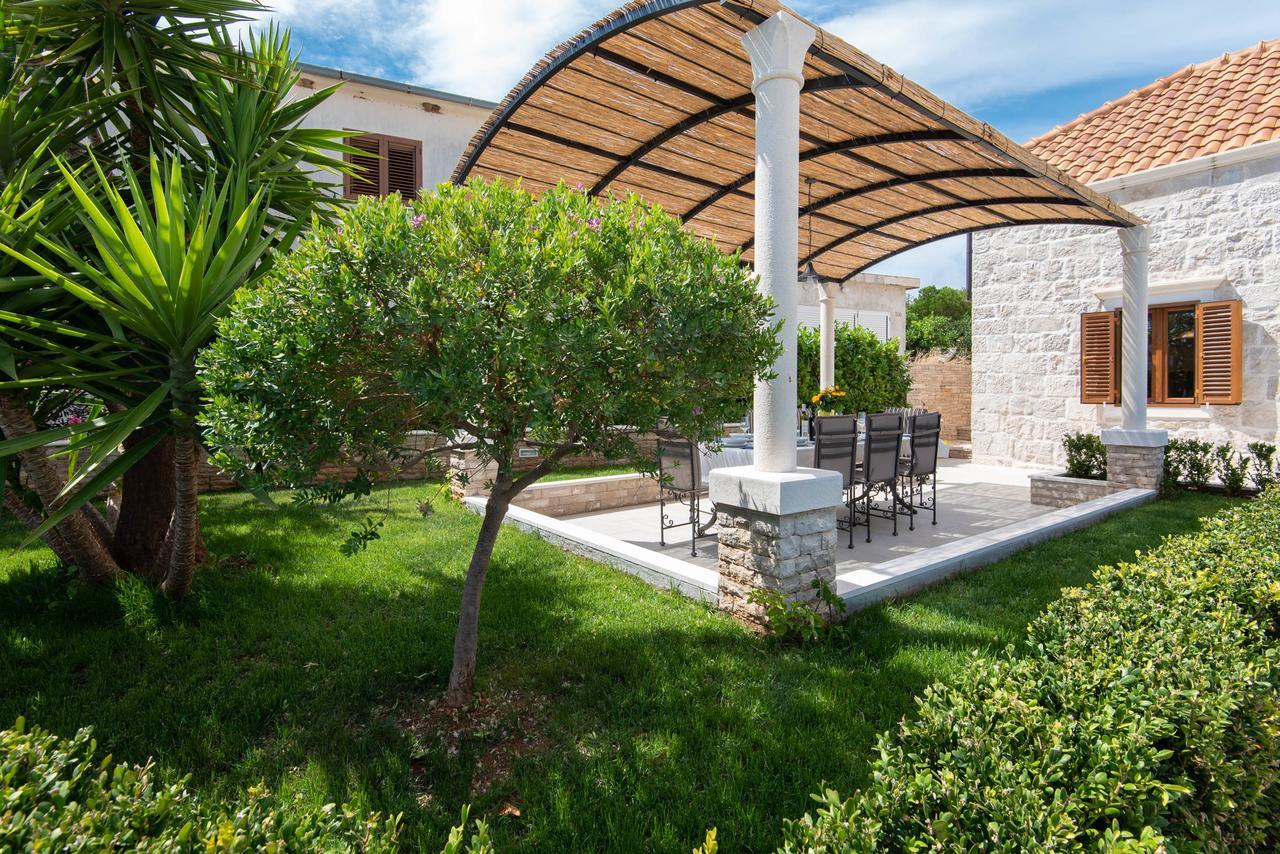 Villa Loviste Paradise Exterior photo