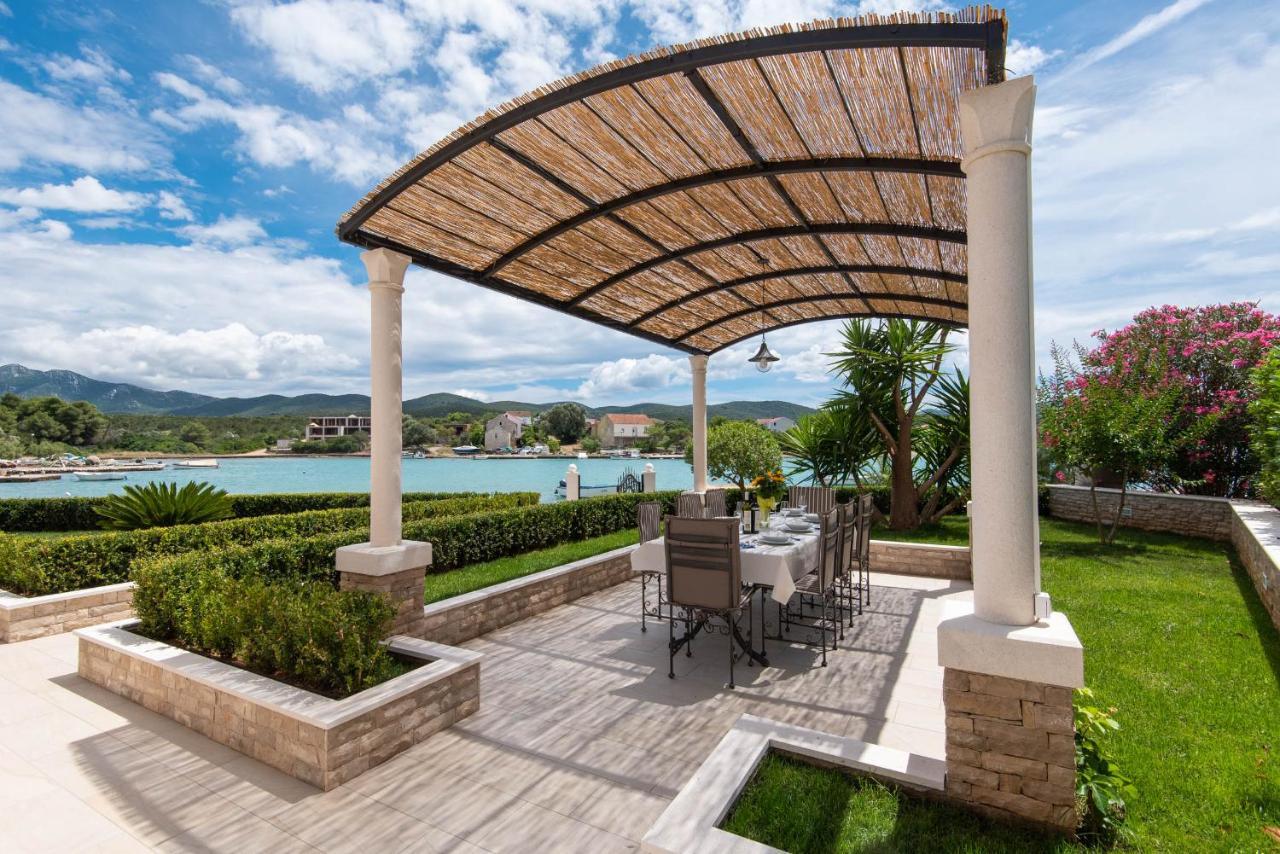 Villa Loviste Paradise Exterior photo